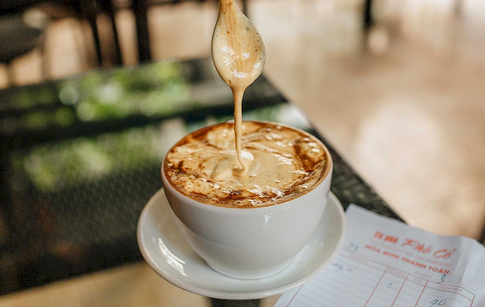 A timeless Hanoi specialty with layers of velvety foam and strong Robusta